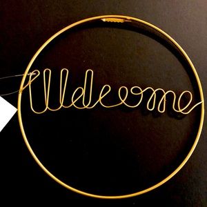 BRAND NEW 8in Diameter wall hanger...